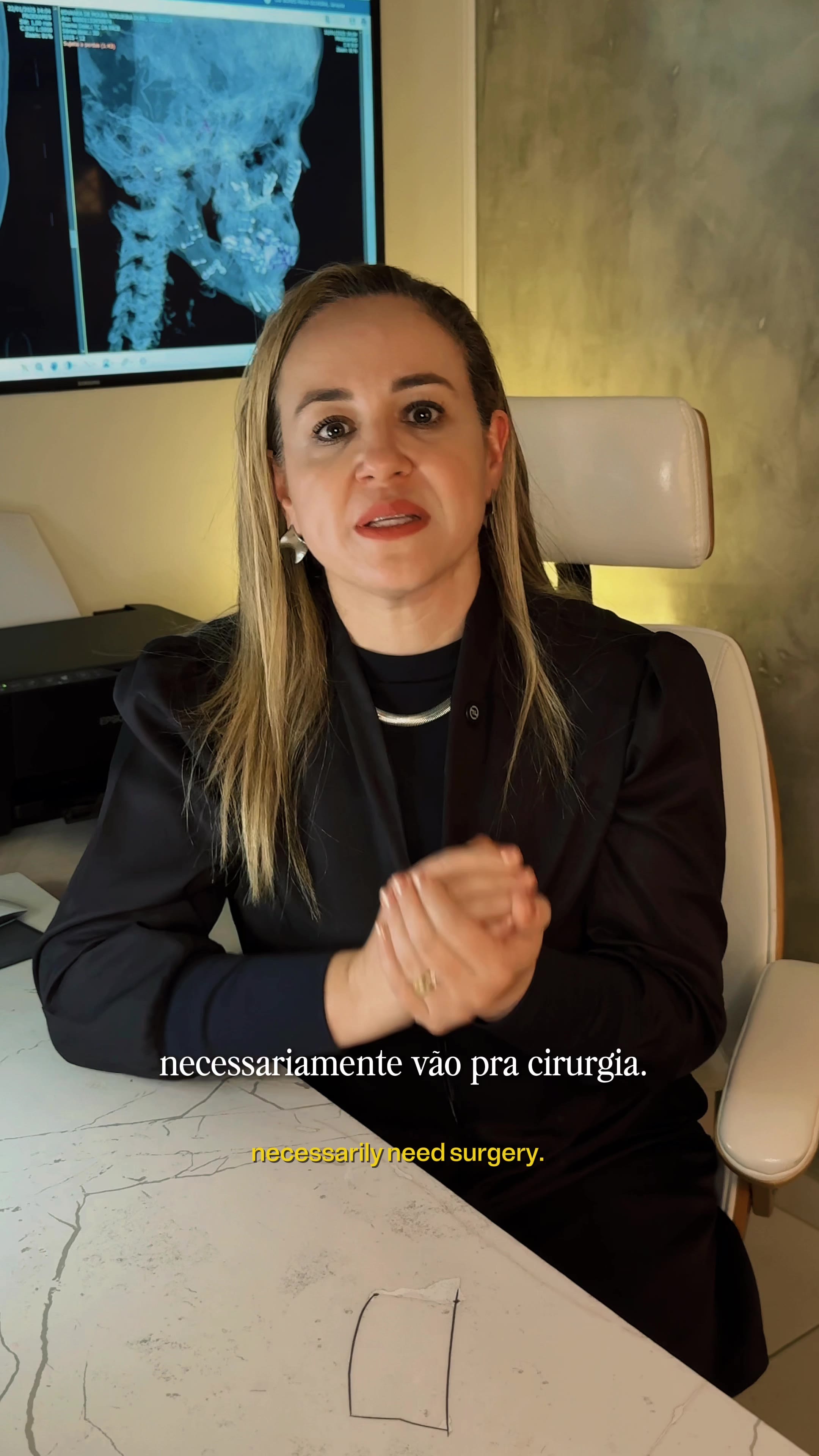 Dra. Janayna Paiva gravando conteúdo para Reels